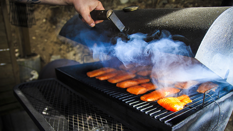 Gegrillter Lachs vom Smoker Grill