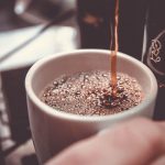 Frischer Kaffee wird gebrüht