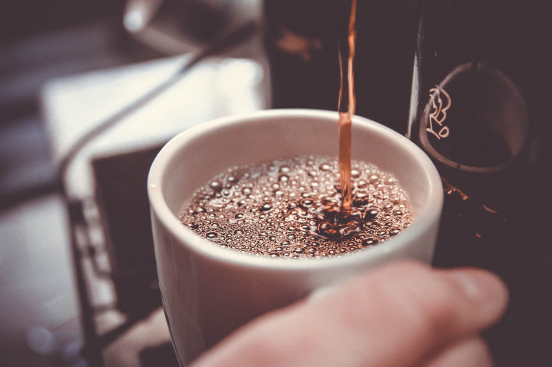 Frischer Kaffee wird gebrüht