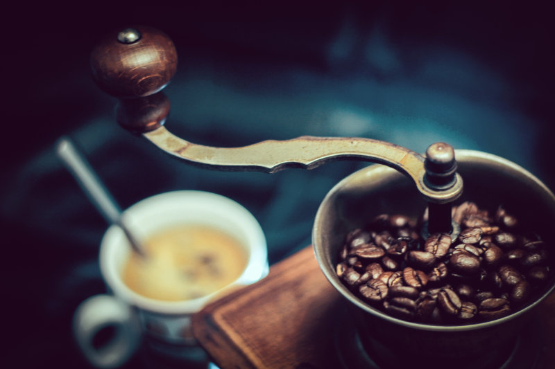 Handkaffeemühle aus Holz