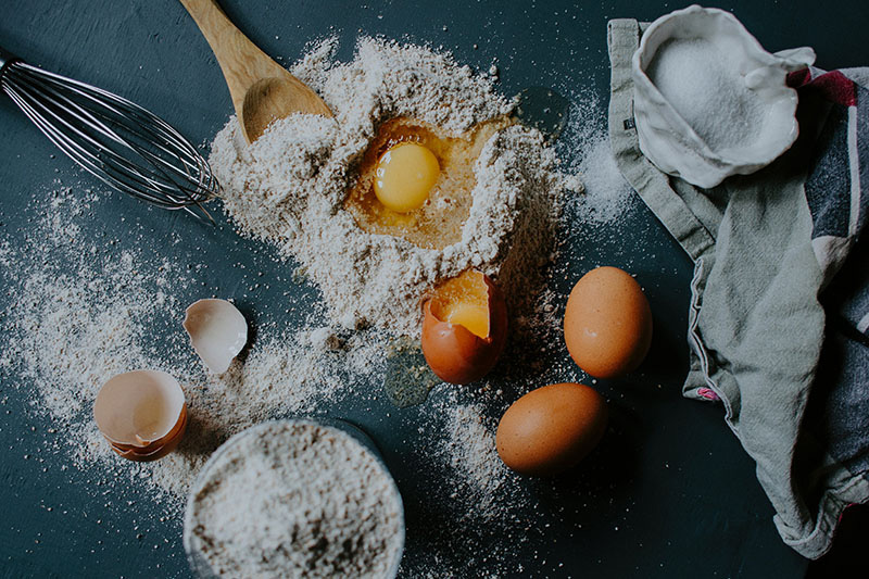 Mehlsieb für feine Ergebnisse Backen mit einem Mehlsieb