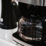 Kaffeemaschine mit Mahlwerk und Thermoskanne