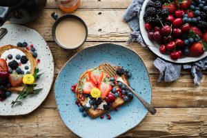 Frühstück auf schönen Tellern